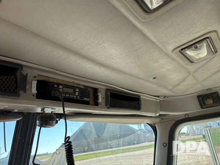2001-international-9200i-image-74