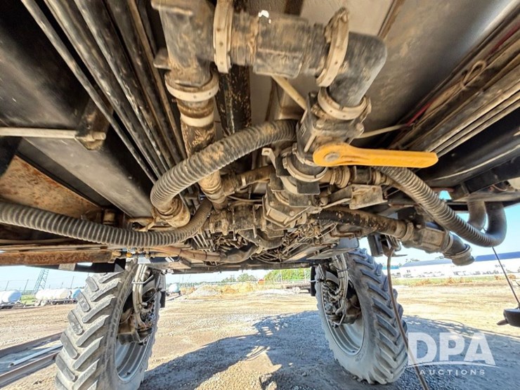 2015-case-ih-patriot-4440-image-26
