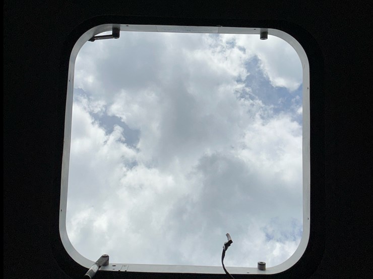 2012-freightliner-b2-image-16