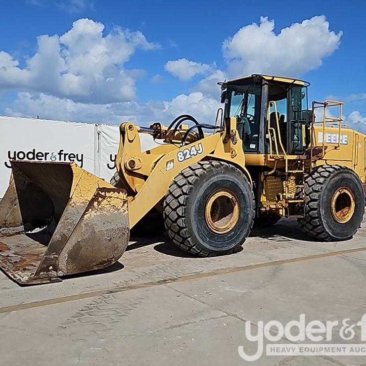 2003 DEERE 824J
