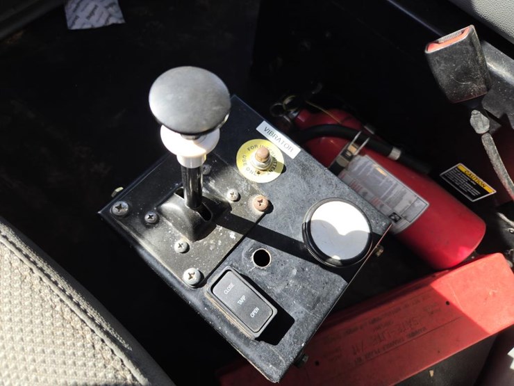 2017-kenworth-t880-image-63