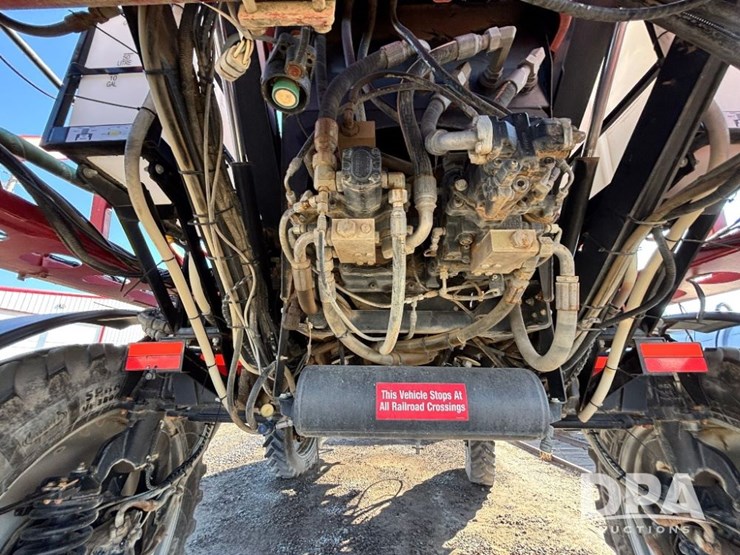 2015-case-ih-patriot-4440-image-48