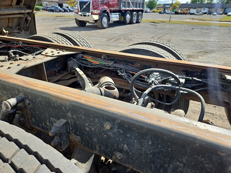 2001-kenworth-t800-image-22