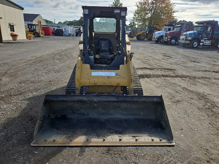 2011-caterpillar-257b3-image-8