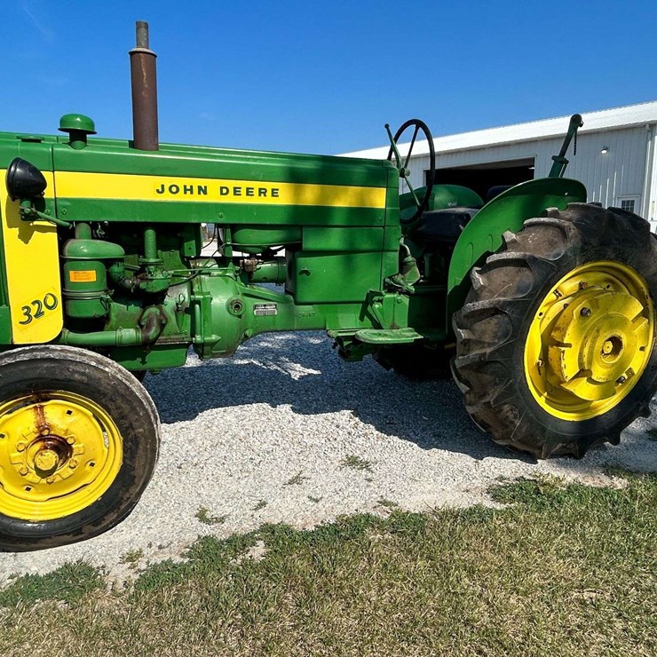 1956 JOHN DEERE 320U