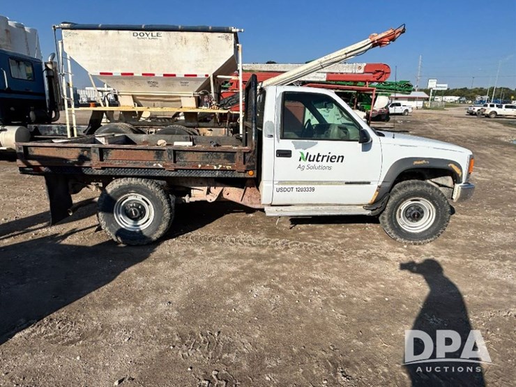 2000-gmc-3500-image-3