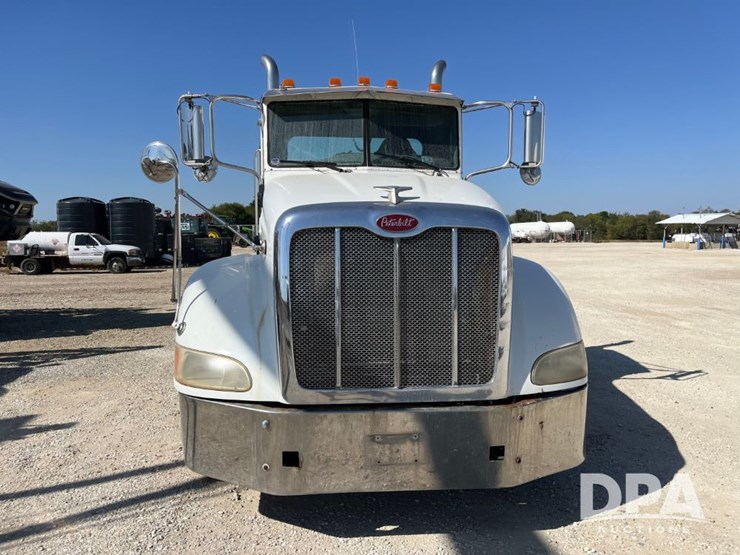 2007-peterbilt-386-image-3