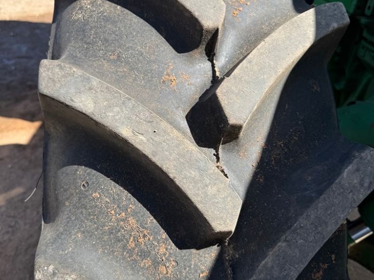 2013-john-deere-8310r-image-8