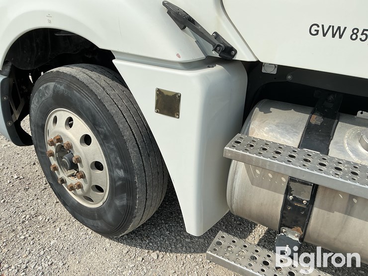 2007-freightliner-columbia-120-image-14