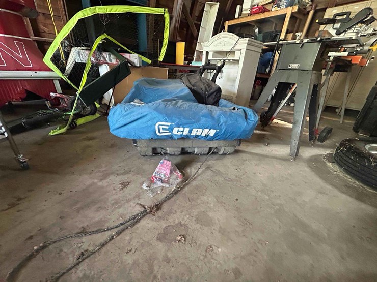 clam-portable-fish-house-image-1