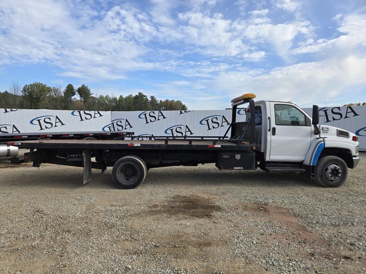 2005-gmc-5500-image-6