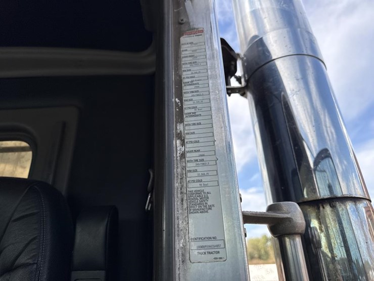2009-kenworth-w900-image-66