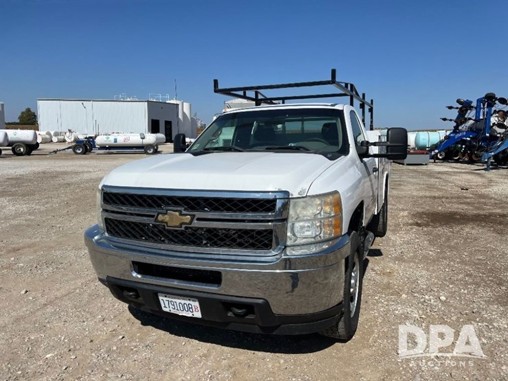 2011-chevrolet-3500hd-image-2