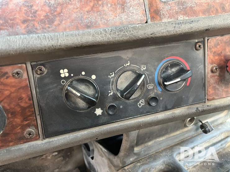 2005-kenworth-t800-image-52