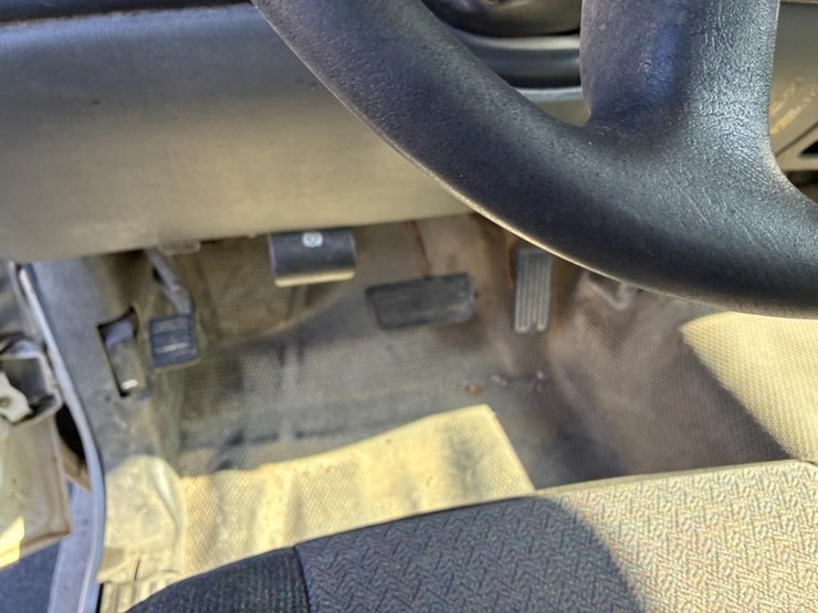 2005-chevrolet-3500-image-16