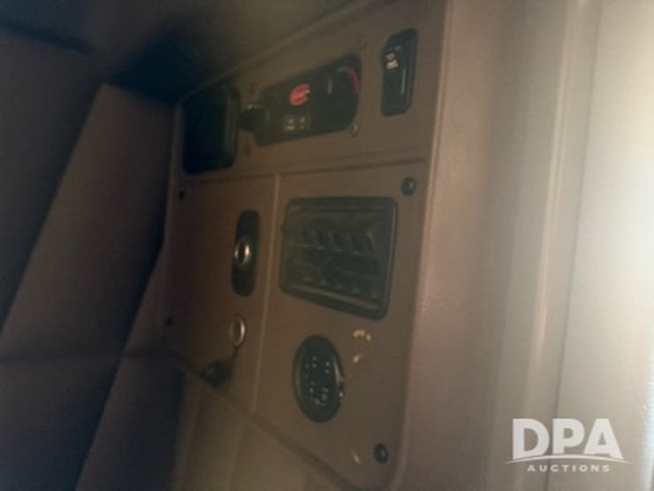 2013-peterbilt-389-truck-(jm627)-image-149