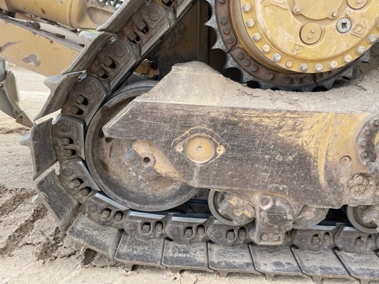 2017-caterpillar-d8t-image-26