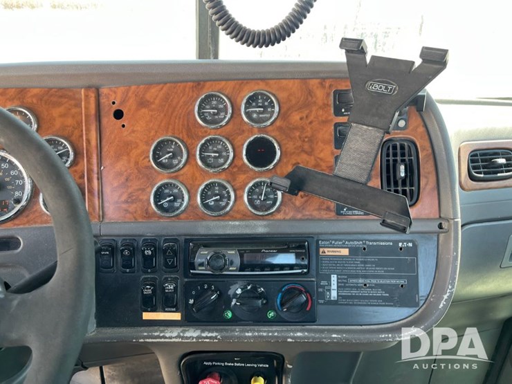 2007-peterbilt-386-image-48