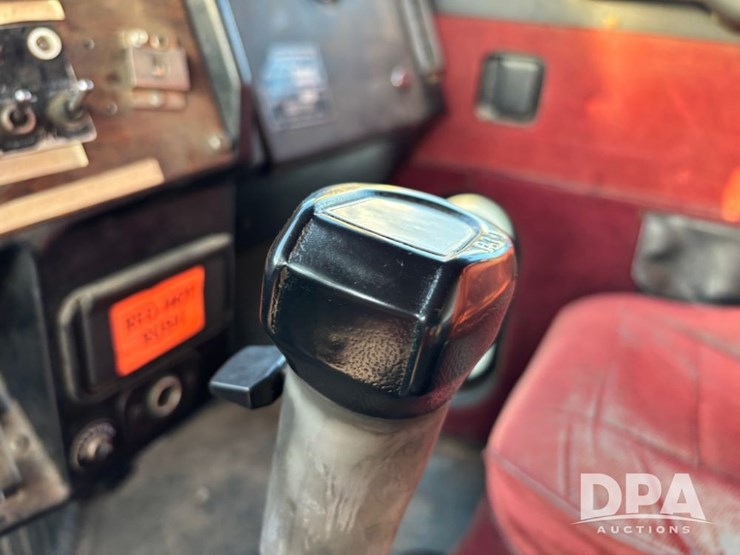 1991-peterbilt-379-image-40