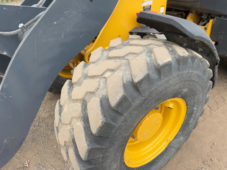 2021-deere-304l-image-16