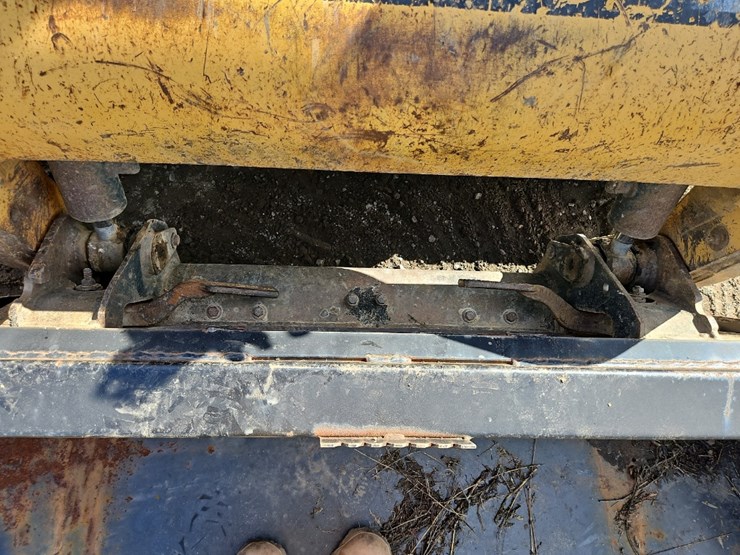 2004-caterpillar-257b-image-14