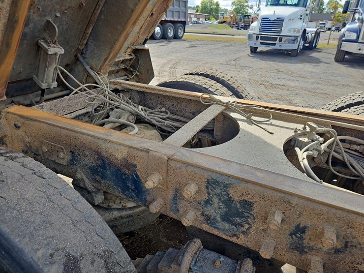 2003-mack-granite-cv713-image-24