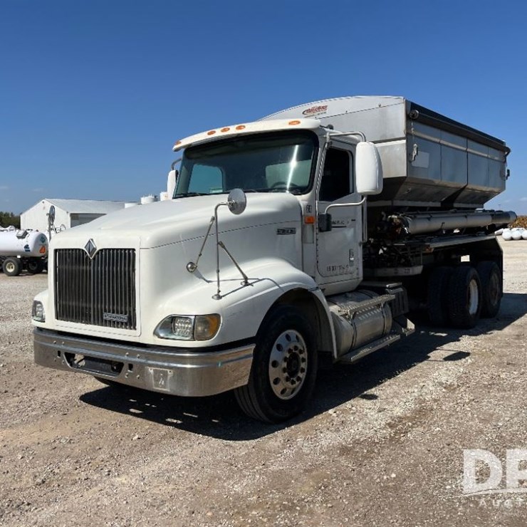 2001 INTERNATIONAL 9400