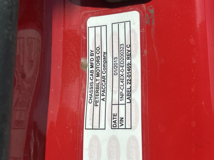 2014-peterbilt-567-image-85