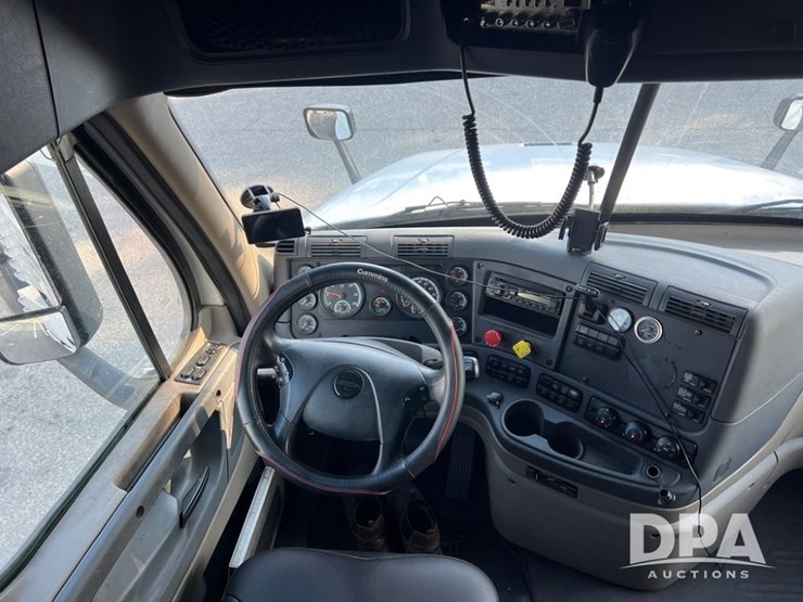 2016-freightliner-tr-125-semi-(ls0419,-unit-884)-image-23