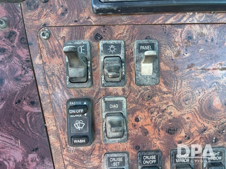 2001-international-9200i-image-69