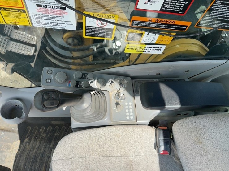 2019-deere-300g-lc-image-36