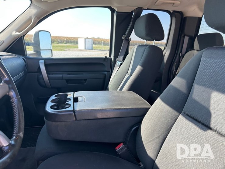 2013-chevrolet-2500hd-image-22