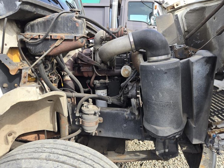 1995-freightliner-fl70-image-40