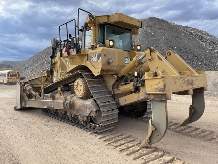 2017-caterpillar-d8t-image-3
