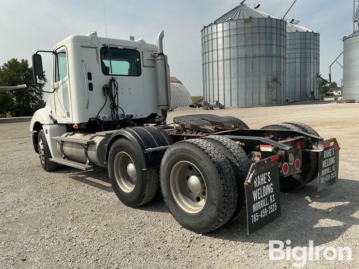2007-freightliner-columbia-120-image-7