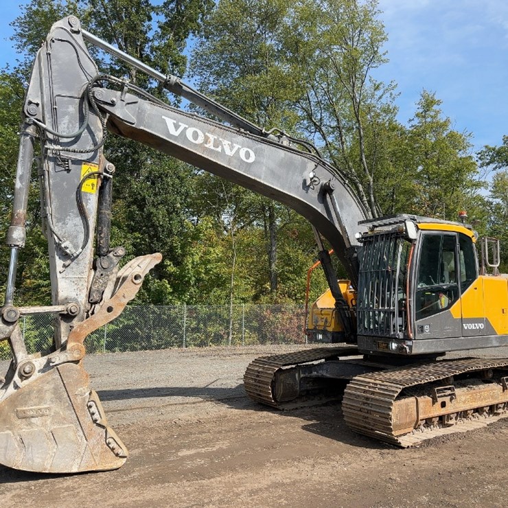 2019 VOLVO EC220EL