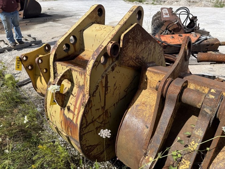 #2532-•-approx-22“-trenching-bucket-image-3