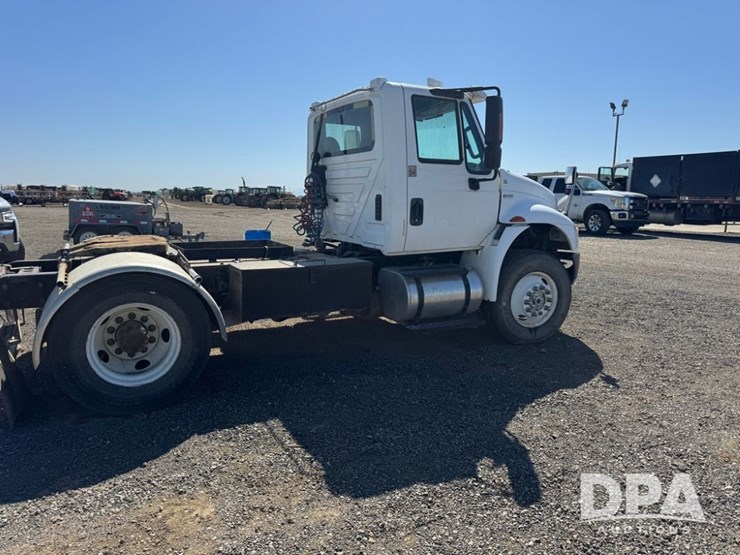 2012-international-durastar-4400-image-3