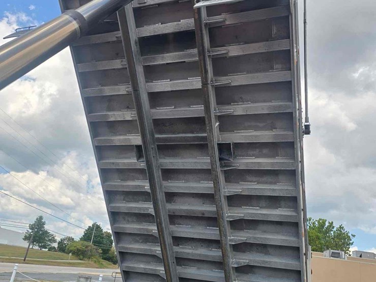 2021-kenworth-t880-image-11