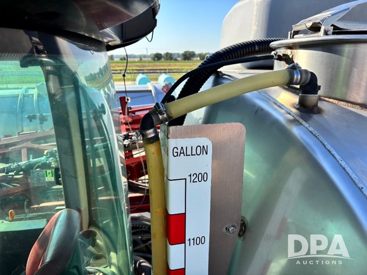 2015-case-ih-patriot-4440-image-99