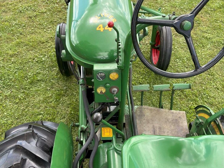 1957-oliver-super-44-image-12
