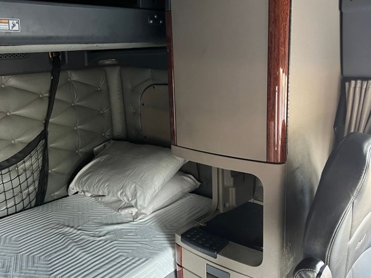 2016-freightliner-tr-125-semi-(ls0419,-unit-884)-image-25