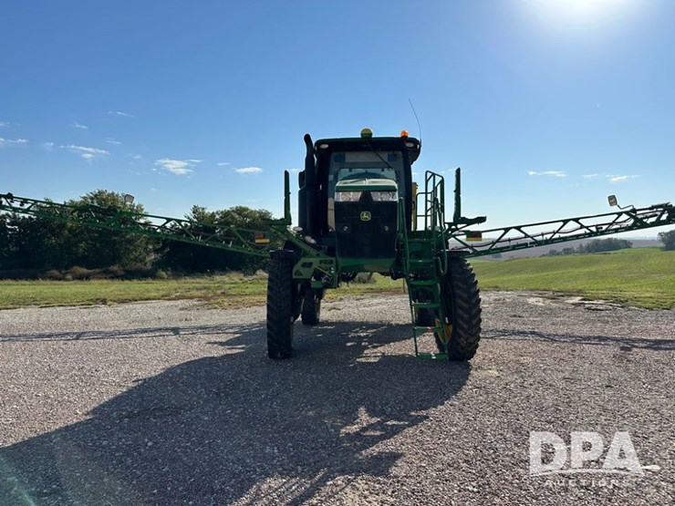 2021-john-deere-r4044-image-4