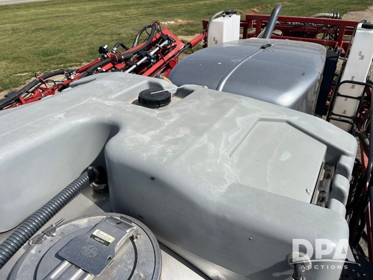 2017-case-ih-patriot-4440-image-64