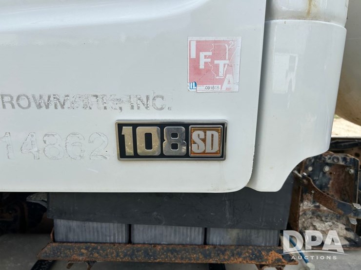 2016-freightliner-108sd-image-51