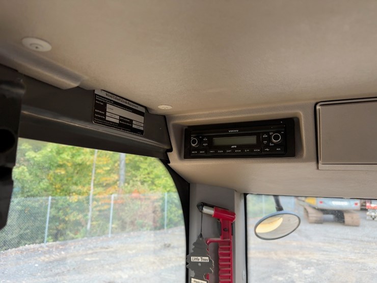 2018-volvo-ecr88d-image-37