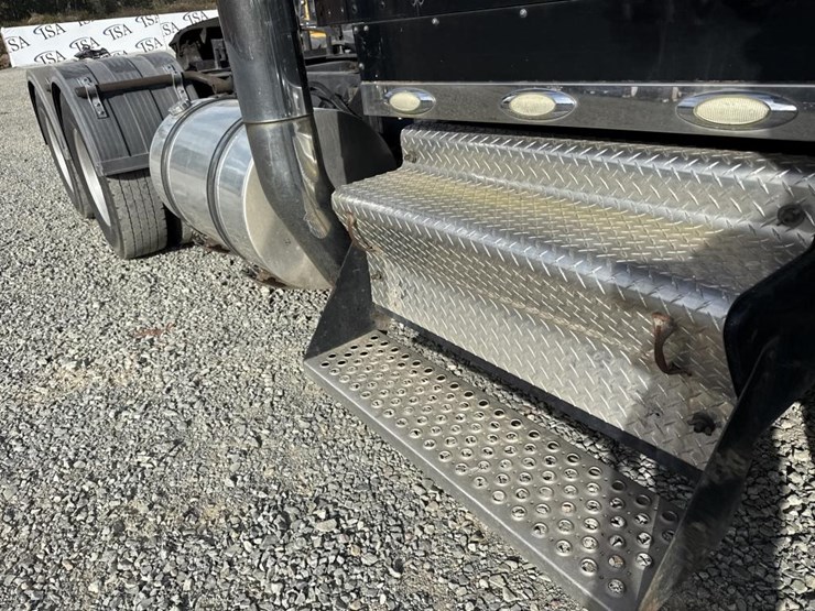 2009-kenworth-w900-image-46