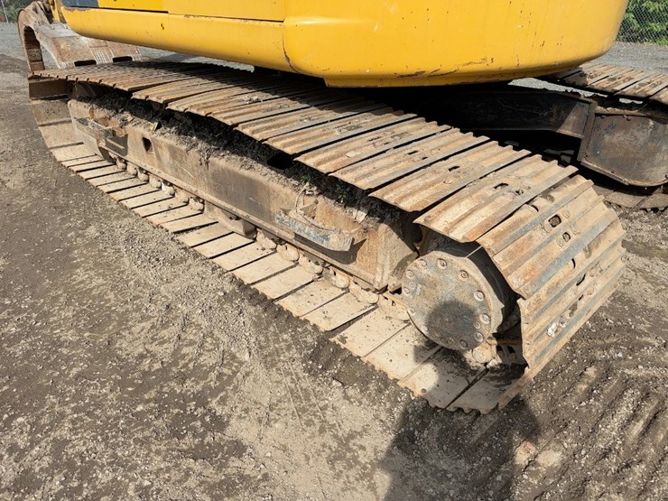 2004-deere-225c-lc-image-24
