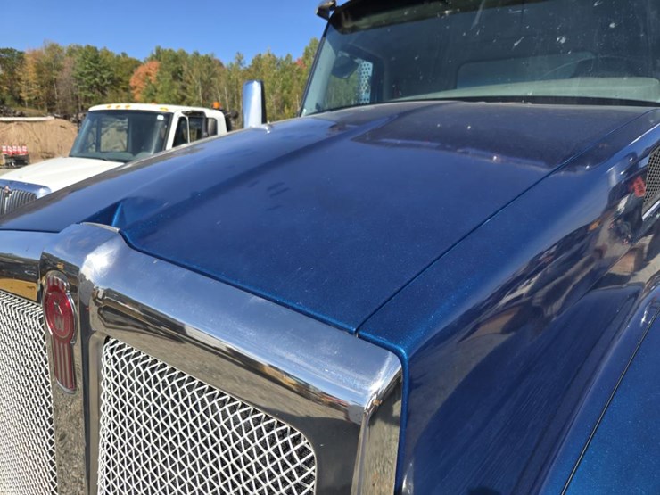 2017-kenworth-t880-image-14