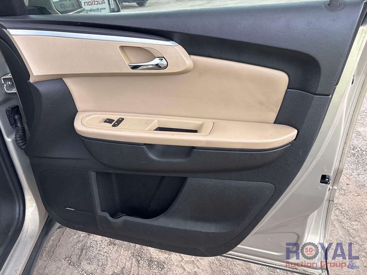 2010-chevrolet-traverse-image-24